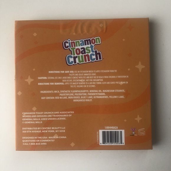 Cinnamon Toast Crunch Set: Eyeshadow Palette, Makeup Brushes, & Cosmetic Bag - Picture 6 of 11